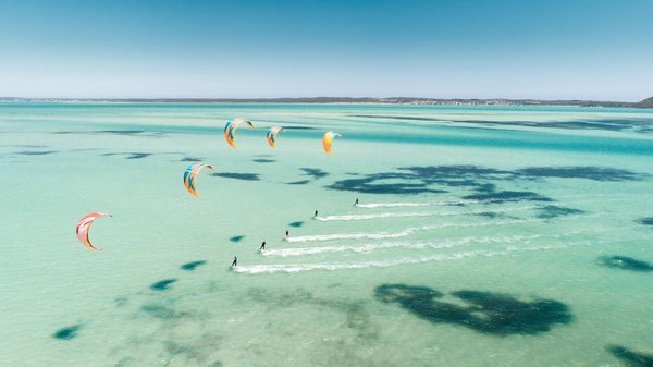 Quels sont les meilleurs spots pour faire du kitesurf aux îles Caïmans ?